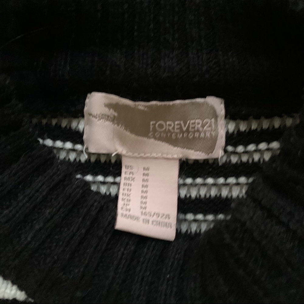 Forever21 contemporary striped sweater - Picture 2 of 4